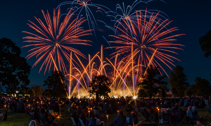 Musical firework displays by British Musical Champions - Flashpoint Fireworks